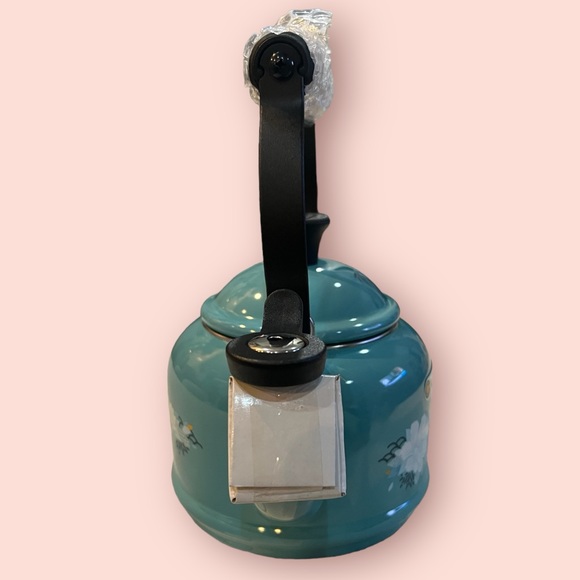 Le Creuset 1.25 Qt Lotus Tea Kettle Whistling Limited Edition (Caribbean) - Picture 4 of 5